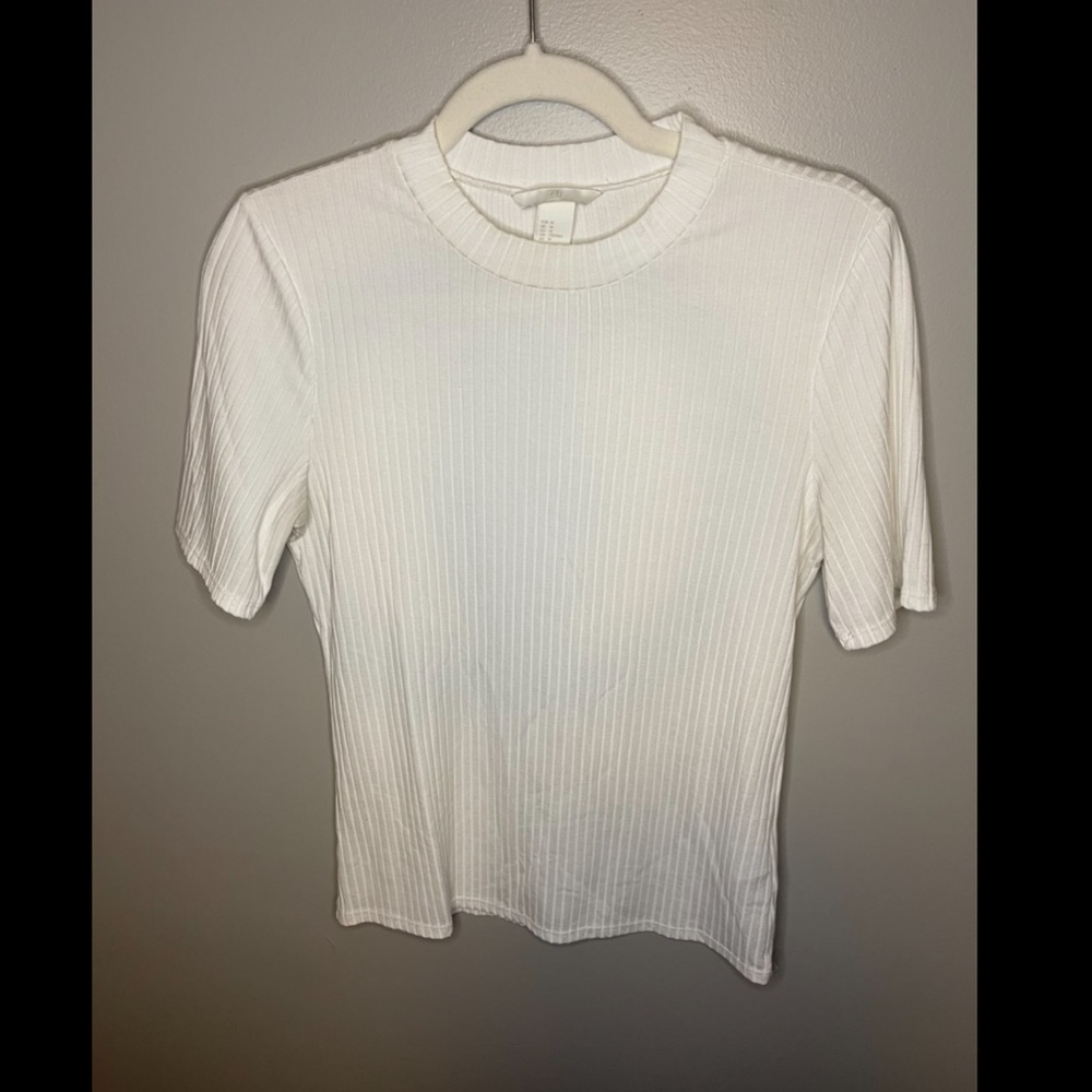 Ribbed White Short Sleeve Top by H&M 😍